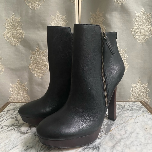 Coach Black Leather Ankle Boots. Like New/Never Worn/Excellent Condition. 8.5 - Picture 4 of 16